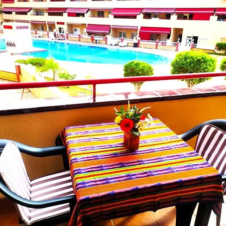 In Puerto De Santiago. Jardines Del Mar 圣地亚哥港